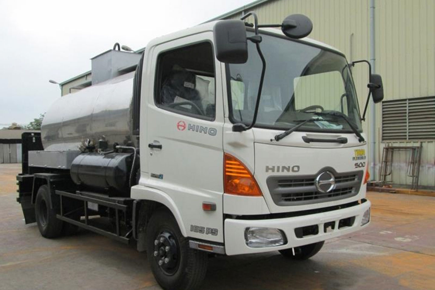 Nhựa Đường 6070 đặc nóng dạng xá.png